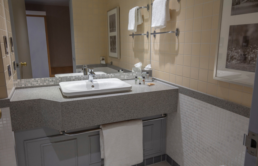 Oultonhall Roomsclassictwin Carousel Desktop 01