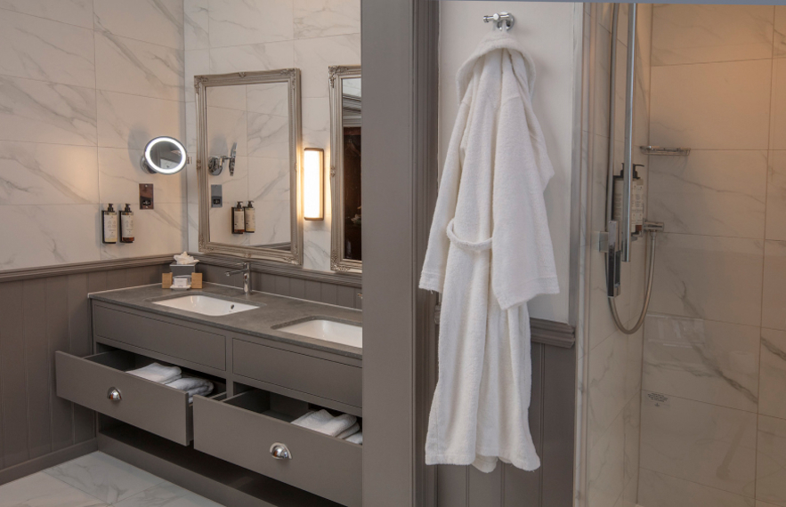 Oultonhall Roomsknaresboroughcastlesuite Carousel Desktop 07