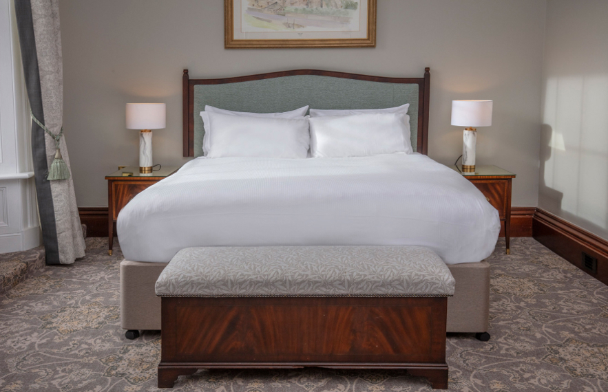 Oultonhall Roomskingsuite Carousel Desktop 05