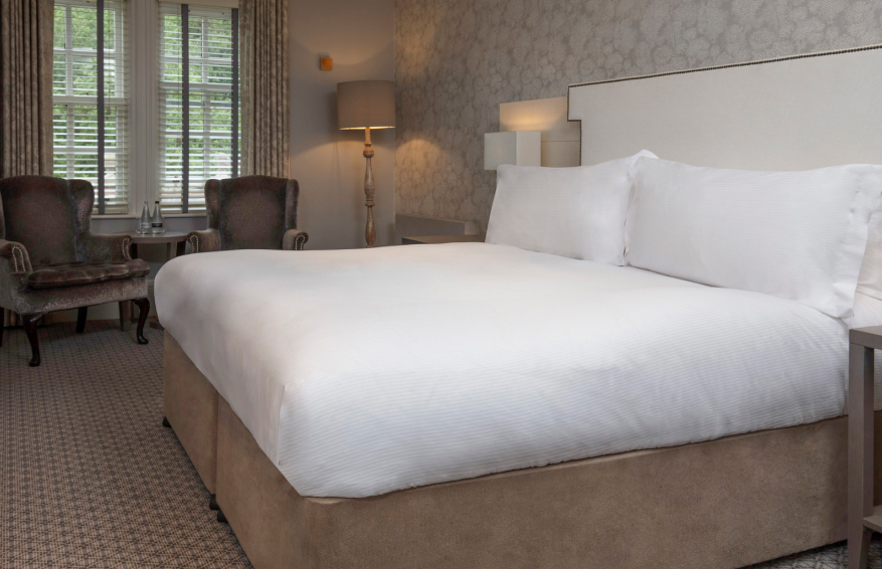 Oultonhall Roomsdeluxedouble Carousel Desktop 02